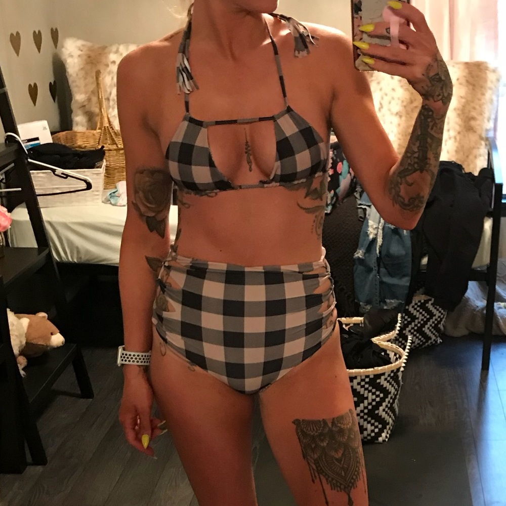 Acacia canons top & bottom  in check🖤  bikini 👙
